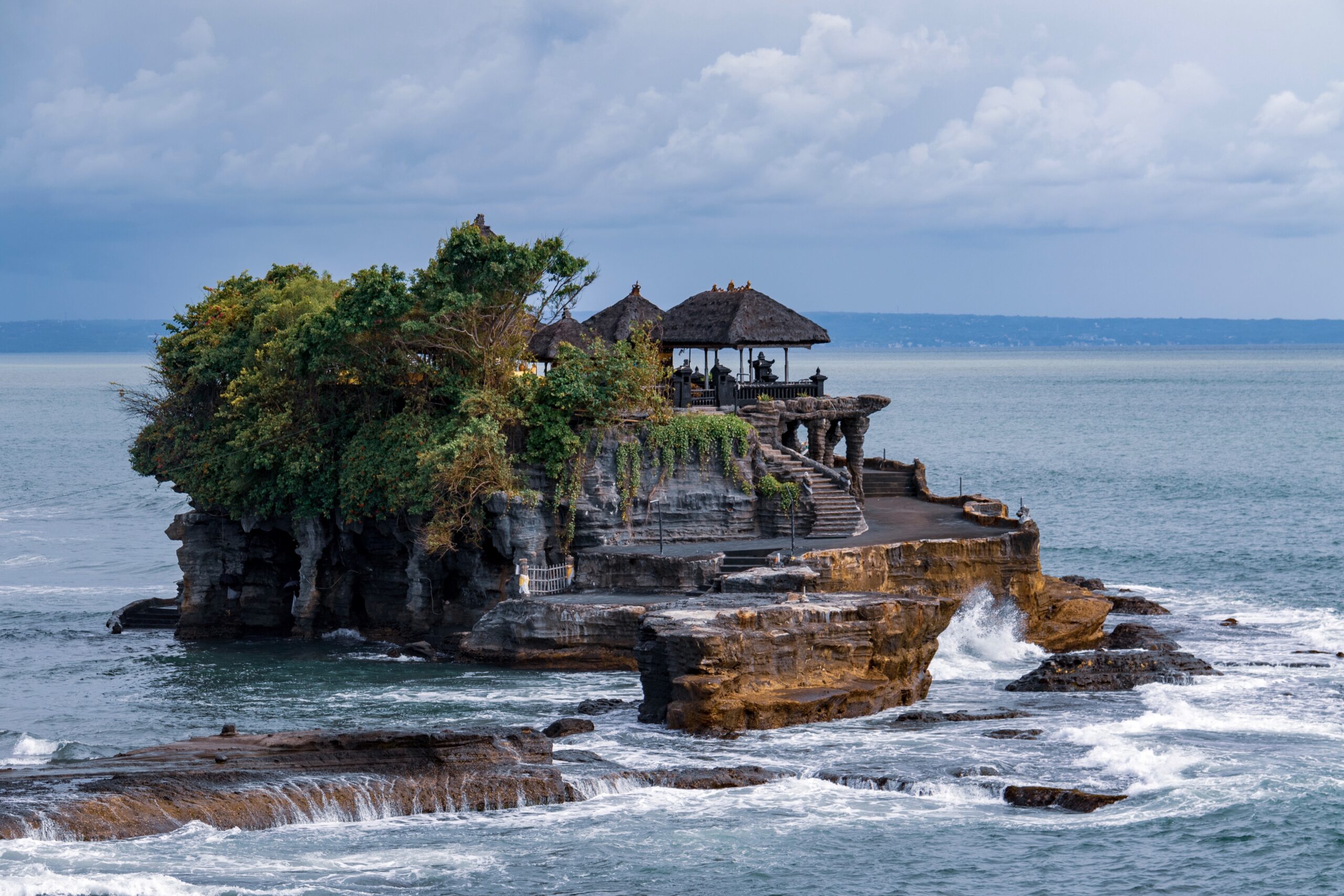 Explore Bali - The Paradise of Stunning Beaches & Vibrant Culture